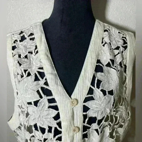 Allure Vintage White Floral Crochet Vest - Size 2X (fits like XL) - Picture 2 of 8